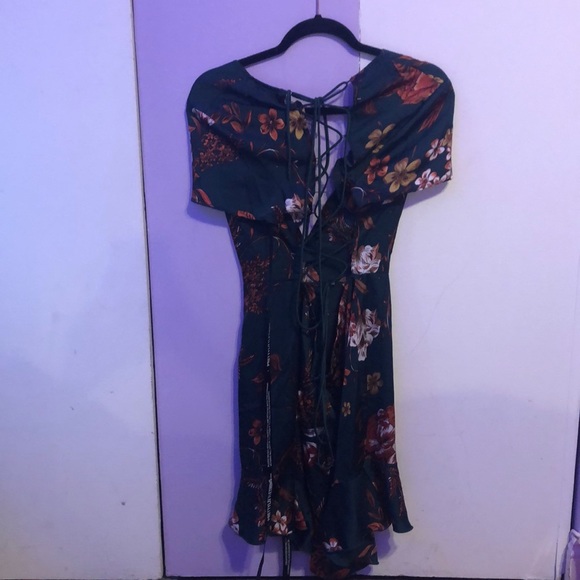 Pretty Little Things Floral Dress - Picture 4 of 6